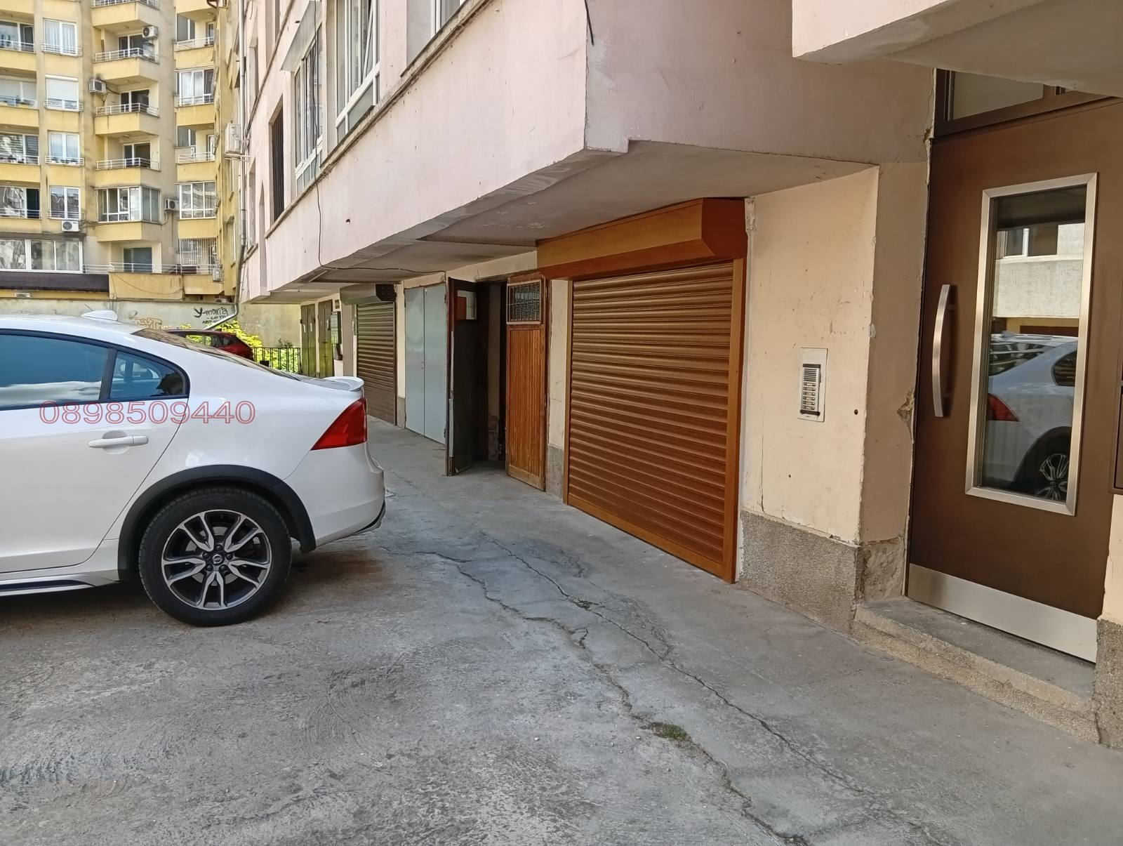 Дава под наем ГАРАЖ, ПАРКОМЯСТО, гр. София, Борово, снимка 3 - Гаражи и паркоместа - 55221264