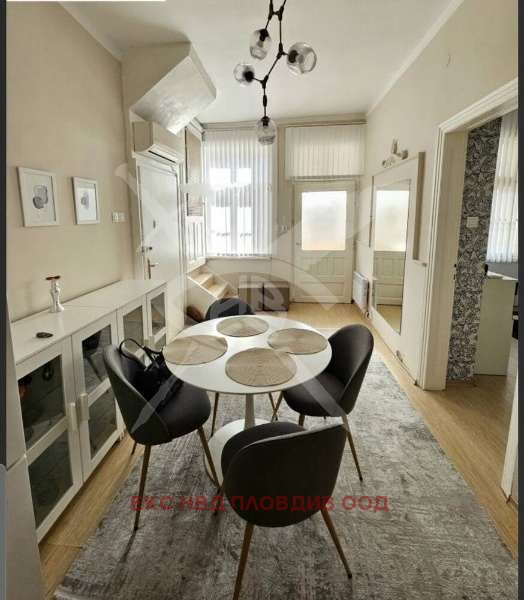 Дава под наем ЕТАЖ ОТ КЪЩА, гр. Пловдив, Център, снимка 3 - Етаж от къща - 54210155