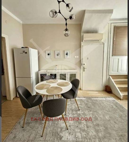 Дава под наем ЕТАЖ ОТ КЪЩА, гр. Пловдив, Център, снимка 2 - Етаж от къща - 54210155