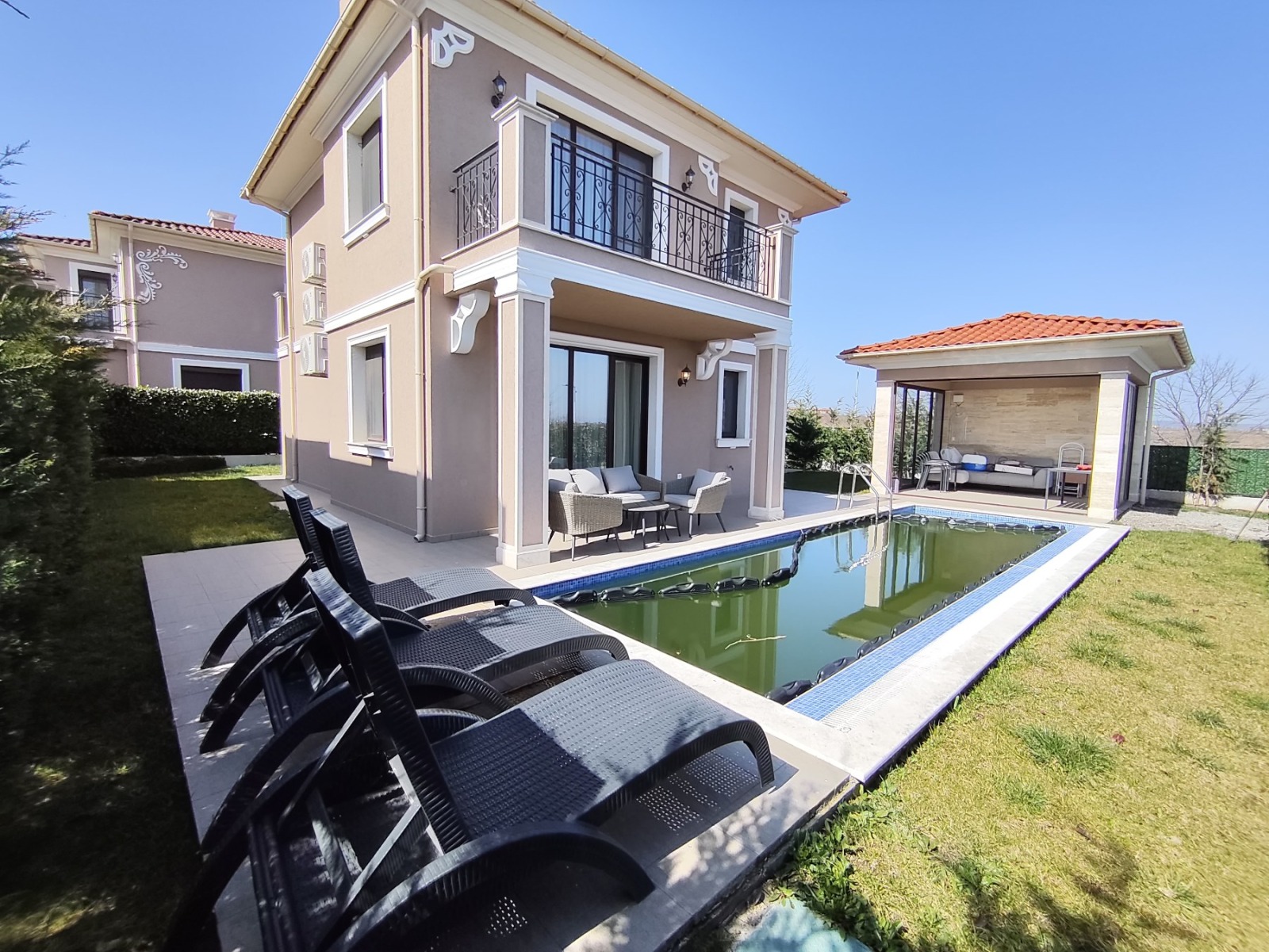 Дава под наем КЪЩА, гр. Бургас, Сарафово