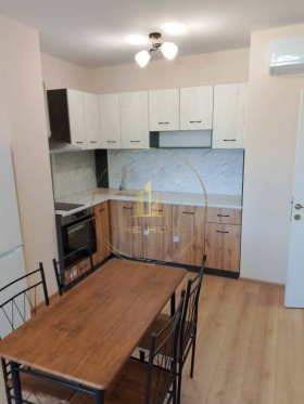 1 Schlafzimmer Pobeda, Warna 1