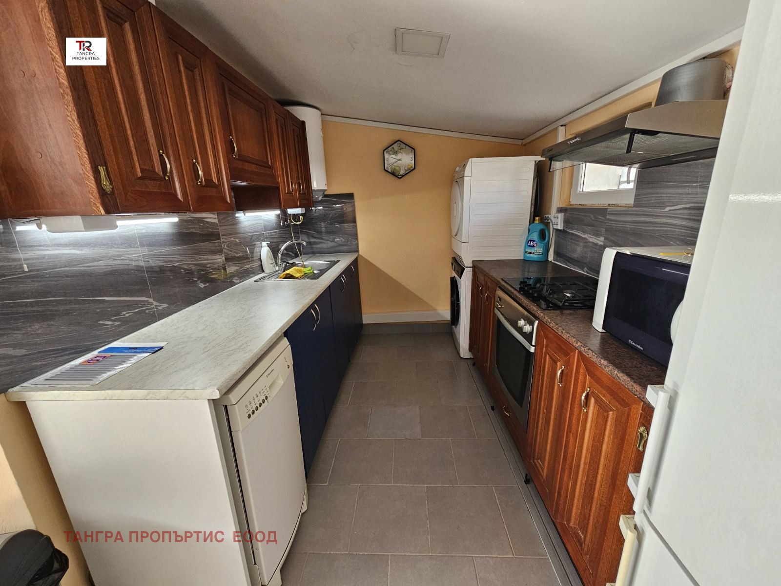 Дава под наем СТАЯ, гр. Радомир, област Перник, снимка 2 - Стаи под наем - 53997367