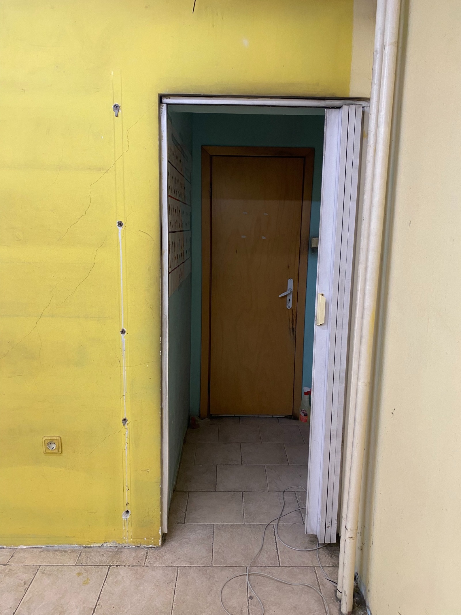 Дава под наем МАГАЗИН, гр. София, Гео Милев, снимка 6 - Магазини - 54055885