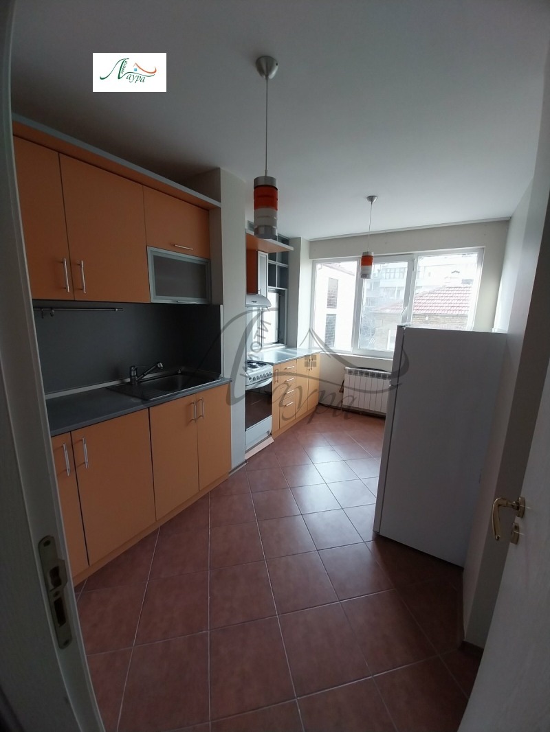 Дава под наем 2-СТАЕН, гр. Шумен, Център, снимка 7 - Апартаменти - 52657919