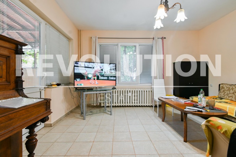 Дава под нем  3-стаен, град София, Гео Милев •  625 EUR • ID 39846705 — holmes.bg - [1] 