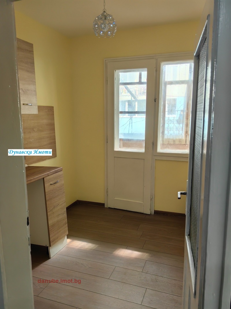 Дава под наем ЕТАЖ ОТ КЪЩА, гр. Русе, Родина 1, снимка 2 - Етаж от къща - 52816061