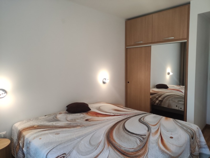 Дава под наем  4-стаен град София , Изгрев , 180 кв.м | 47719556 - изображение [14]