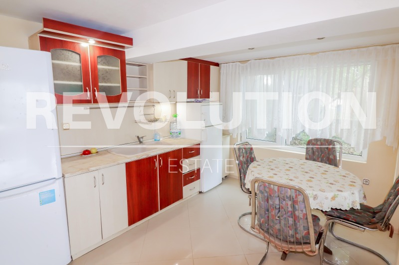 Дава под наем ЕТАЖ ОТ КЪЩА, гр. Варна, Бриз, снимка 3 - Етаж от къща - 53590178