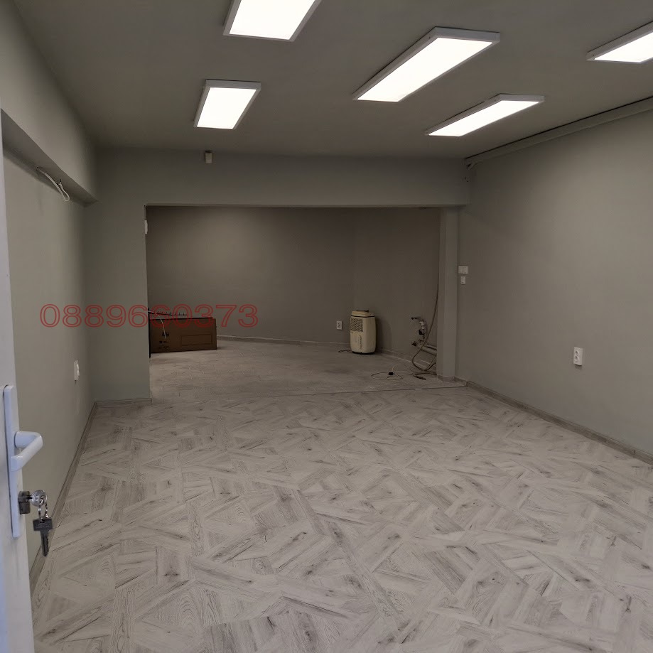 Дава под наем МАГАЗИН, гр. Варна, Център, снимка 2 - Магазини - 54363183