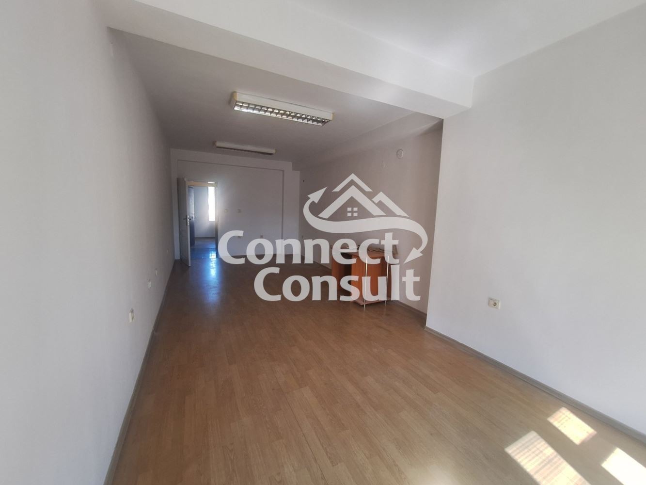 Дава под наем ОФИС, гр. Пловдив, Център, снимка 2 - Офиси - 55799424