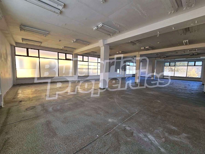 Дава под Наем МАГАЗИН в област София, гр. Костенец - 1125 кв.м / 7 230 € » 14 140.65 лв., БЪЛГЕРИАН ПРОПЕРТИС
