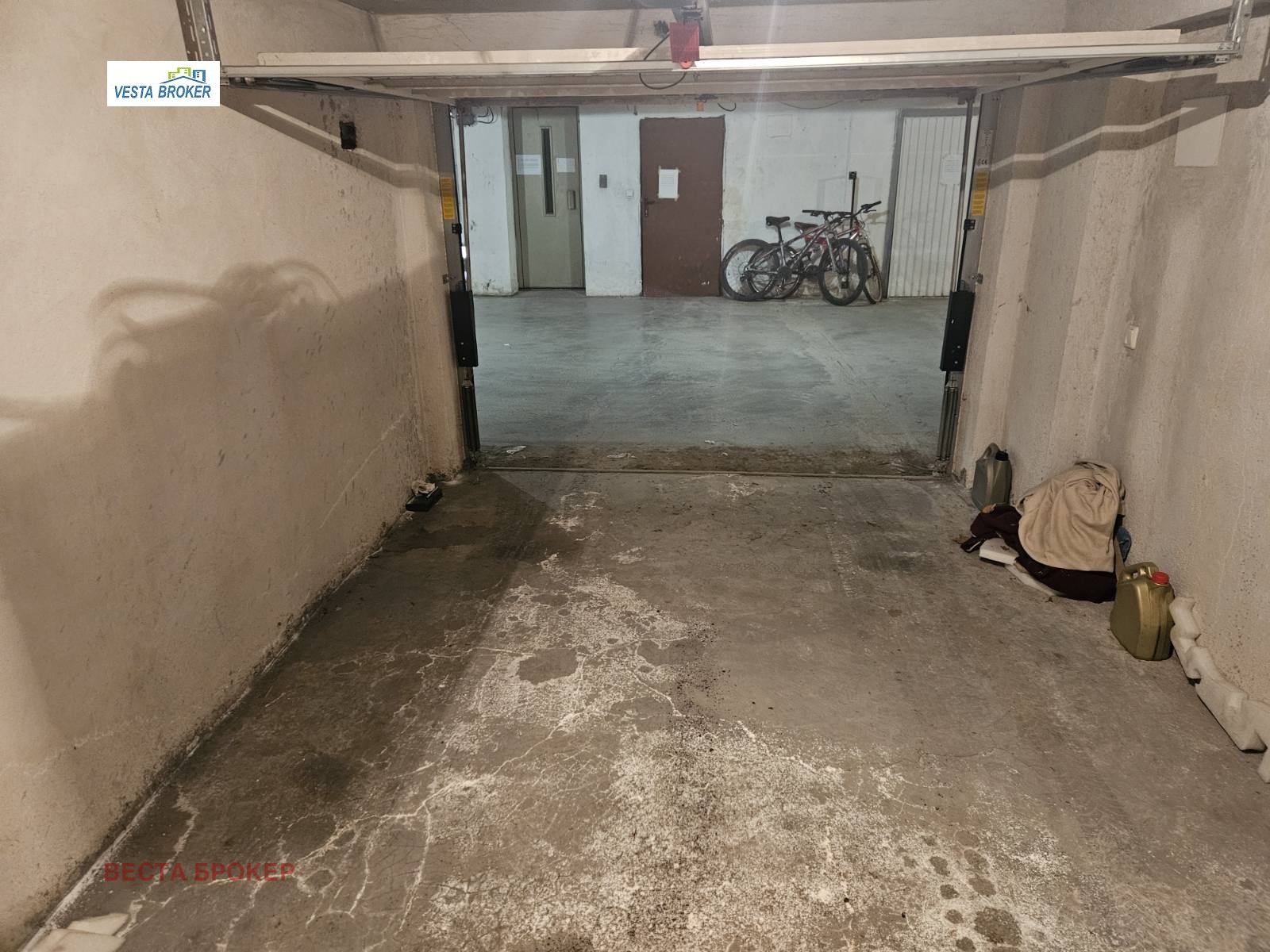 Дава под наем ГАРАЖ, ПАРКОМЯСТО, гр. Кърджали, Център, снимка 3 - Гаражи и паркоместа - 53814350