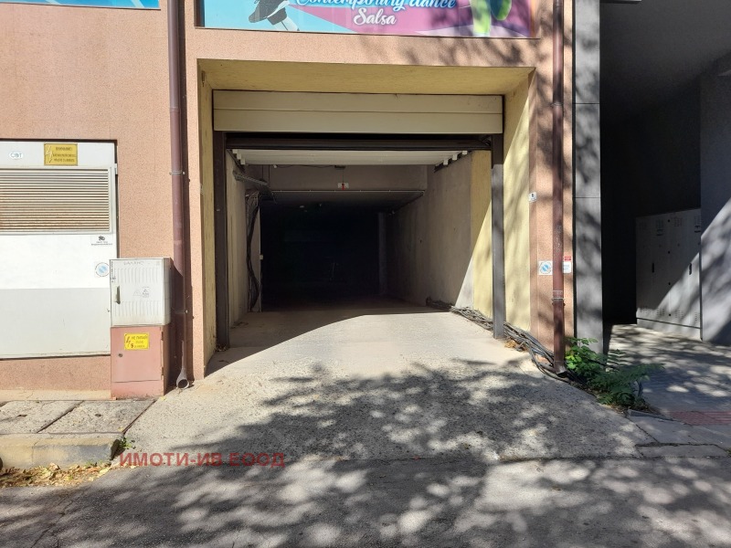 Дава под наем ГАРАЖ, ПАРКОМЯСТО, гр. София, Център, снимка 3 - Гаражи и паркоместа - 53413571