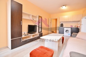 1 chambre Kolhozen pazar, Varna 1