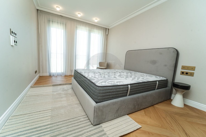 Дава под наем 4-СТАЕН, гр. София, Лозенец, снимка 9 - Апартаменти - 52748615