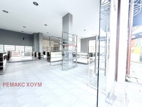 Boutique k.k. Zlatni pyasatsi, Varna 8