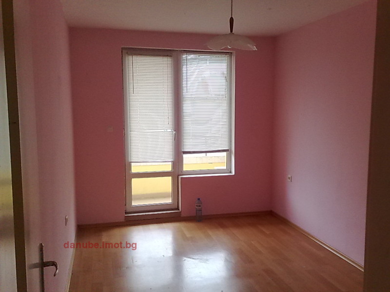 En renta  1 dormitorio Ruse , Tsentar , 67 metros cuadrados | 57563288