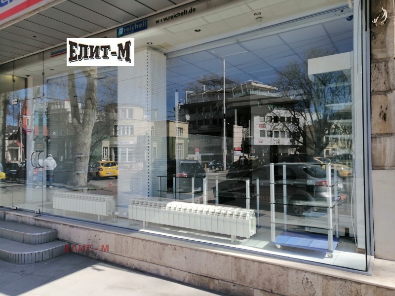 Дава под Наем МАГАЗИН в град Плевен, Идеален център - 100 кв.м / 1 800 € » 3 520.49 лв., ЕЛИТ - М