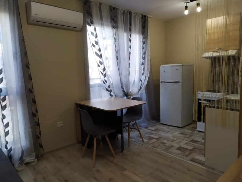 Дава под нем  1-стаен, град Варна, Зимно кино Тракия •  325 EUR • ID 49531801 — holmes.bg - [1] 