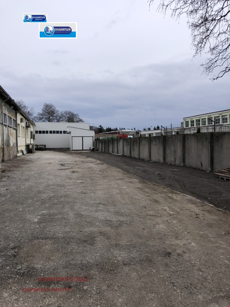 Do wynajęcia  Działka Ruse , Promiszlena zona - Iztok , 830 mkw | 74143384