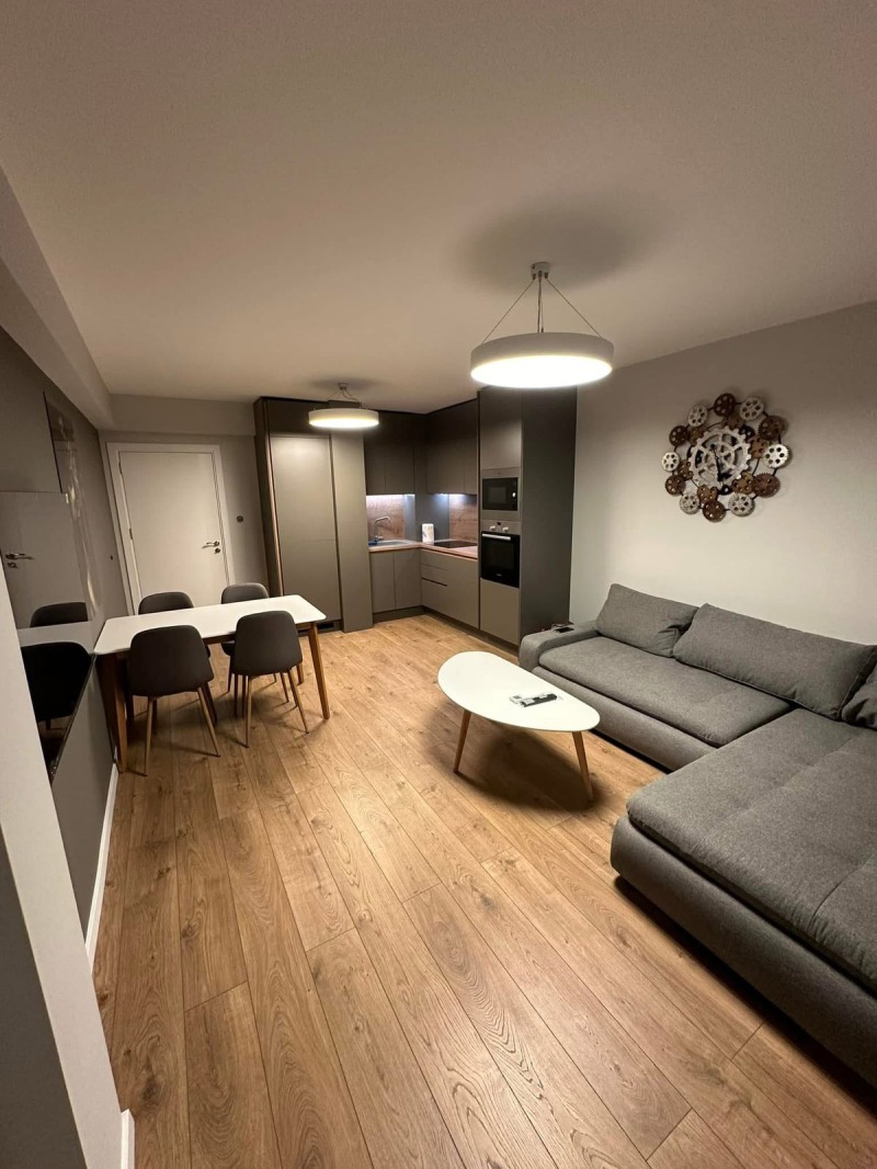 Дава под нем  2-стаен, град София, Център •  750 EUR • ID 18990725 — holmes.bg - [1] 