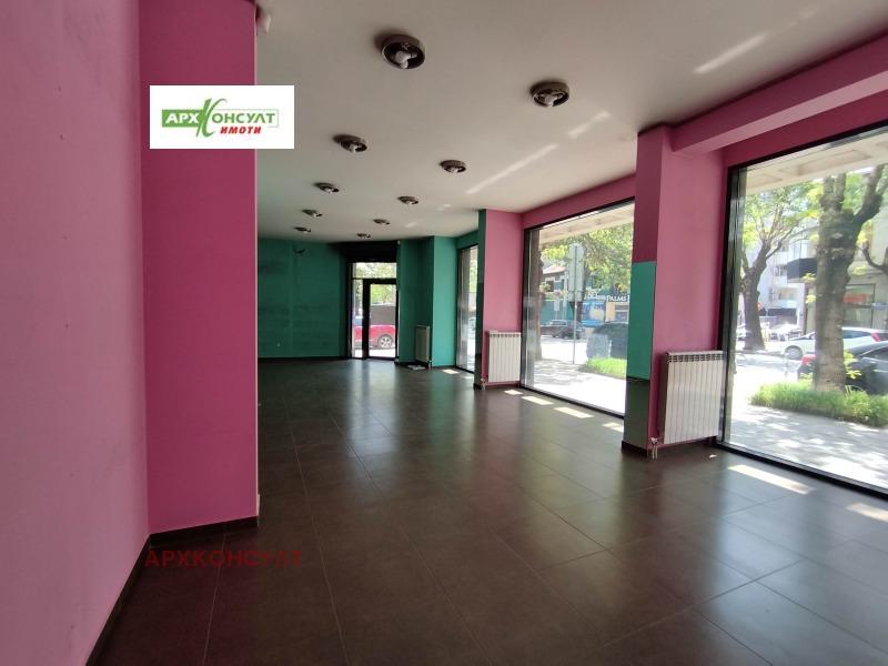 Til leie  Butikk Sofia , Zona B-18 , 100 kvm | 22308243