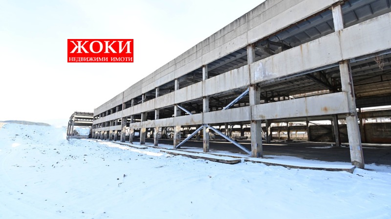 Дава под Наем ФАБРИКА/ЗАВОД в град Перник, Промишлена зона - 5000 кв.м / При запитване, ЖОКИ ЕООД