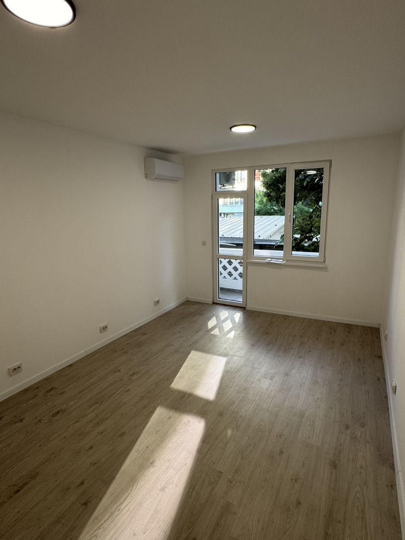 Издаје се  2 спаваће собе Софија , Центар , 74 м2 | 34339219 - слика [7]