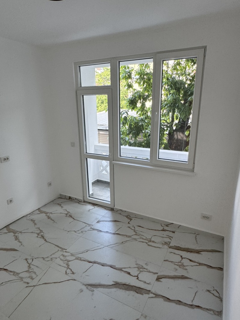Издаје се  2 спаваће собе Софија , Центар , 74 м2 | 34339219 - слика [4]