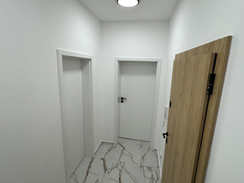 Издаје се  2 спаваће собе Софија , Центар , 74 м2 | 34339219