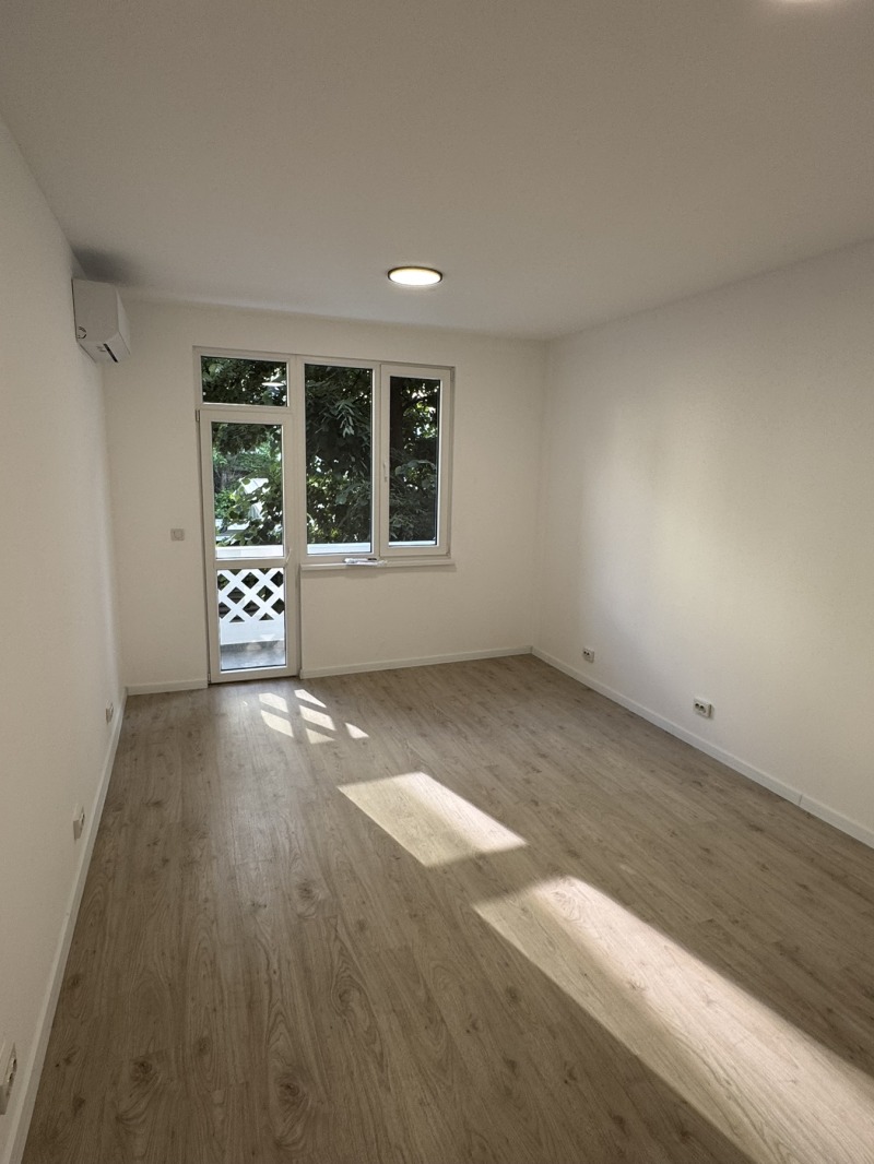 Издаје се  2 спаваће собе Софија , Центар , 74 м2 | 34339219 - слика [8]