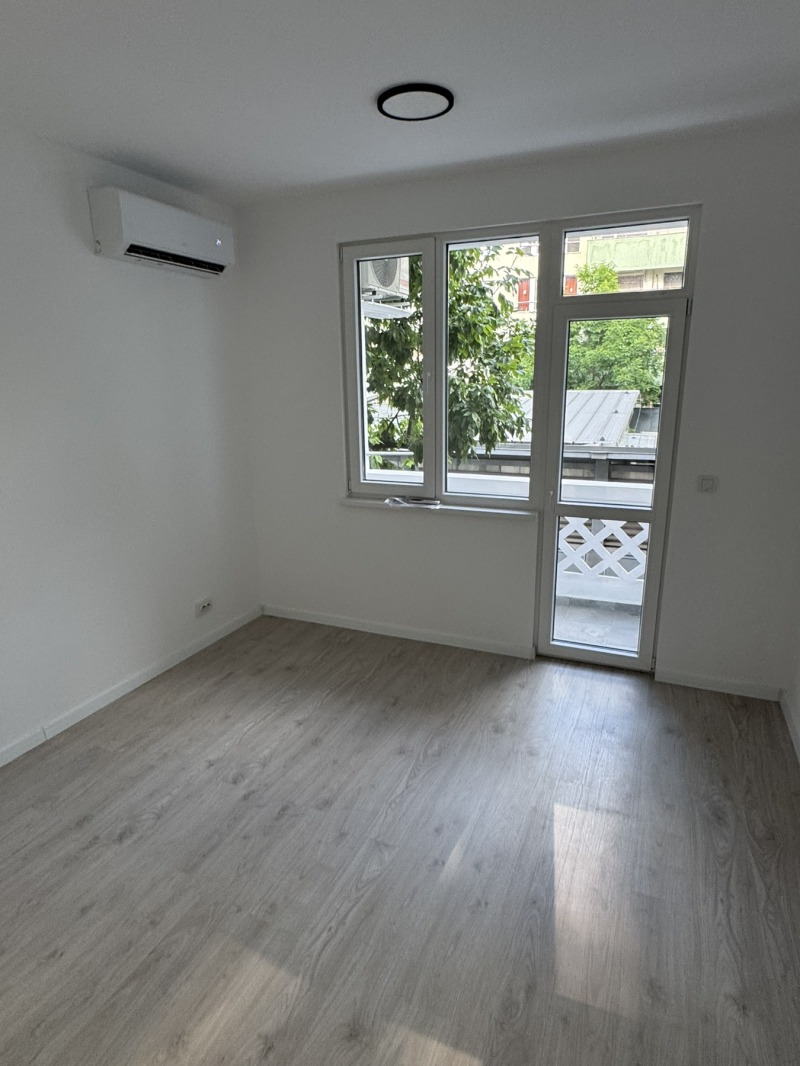 Издаје се  2 спаваће собе Софија , Центар , 74 м2 | 34339219 - слика [6]