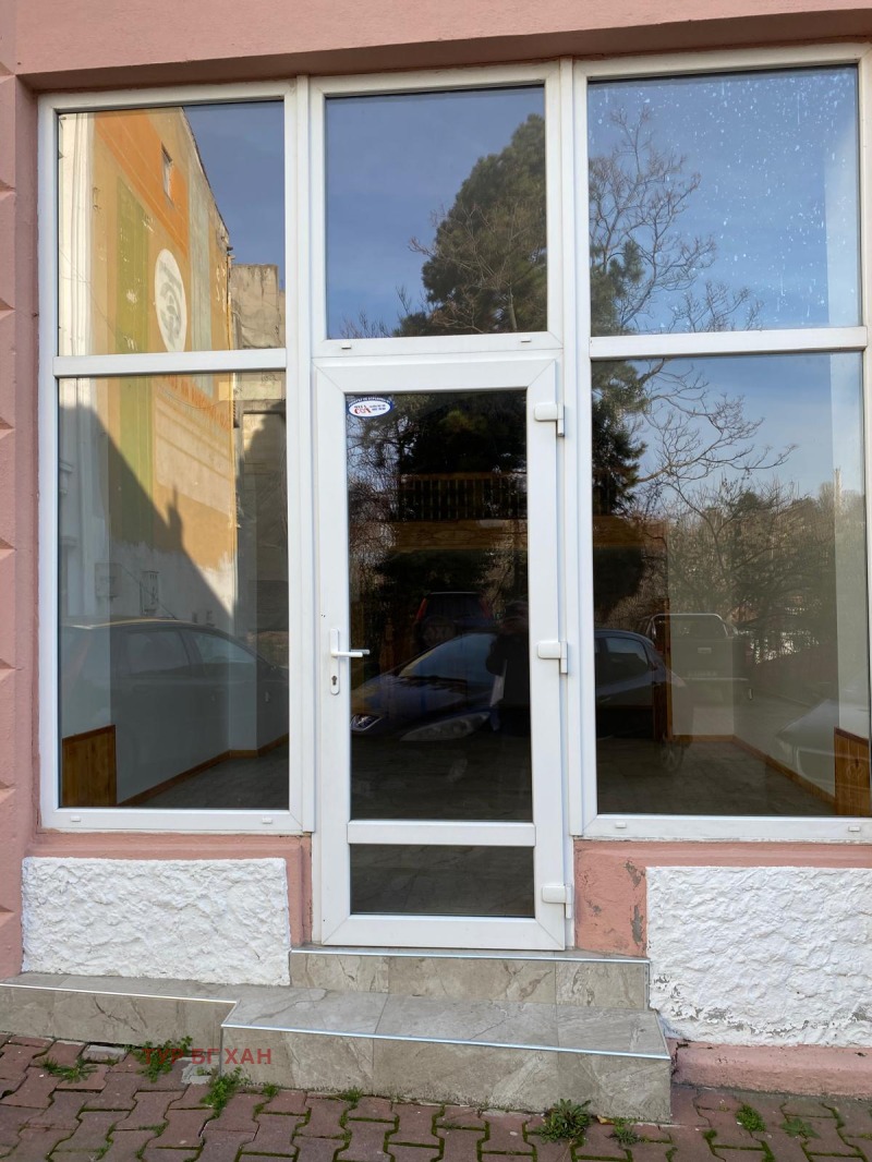 Дава под Наем МАГАЗИН в град Шумен, Център - 50 кв.м / 220 € » 430.28 лв., ТУР БГ ХАН