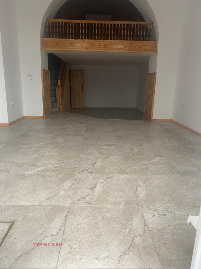 Дава под наем МАГАЗИН, гр. Шумен, Център, снимка 2 - Магазини - 50559508