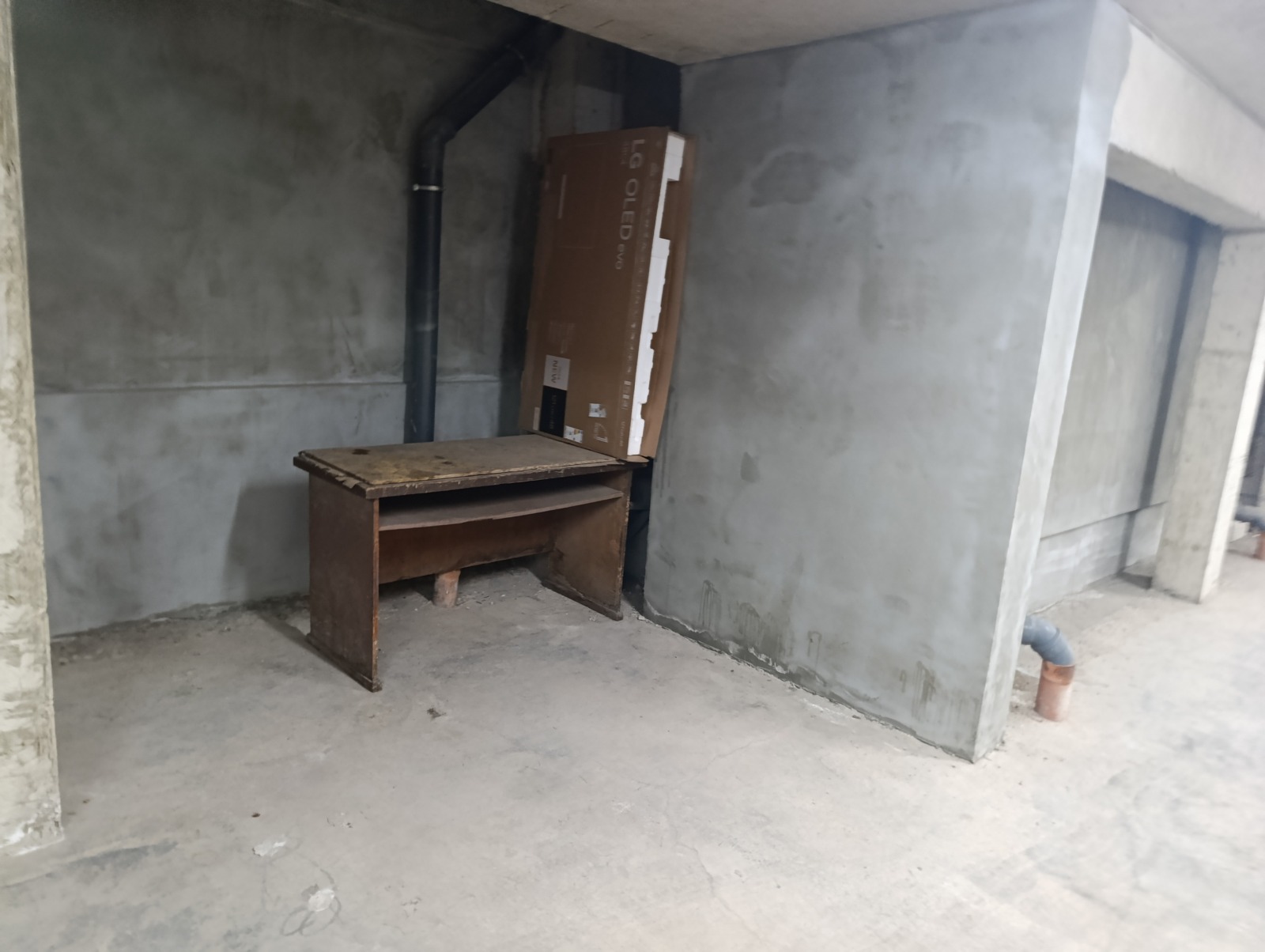 Дава под наем ГАРАЖ, ПАРКОМЯСТО, гр. Велико Търново, Колю Фичето, снимка 2 - Гаражи и паркоместа - 53776805