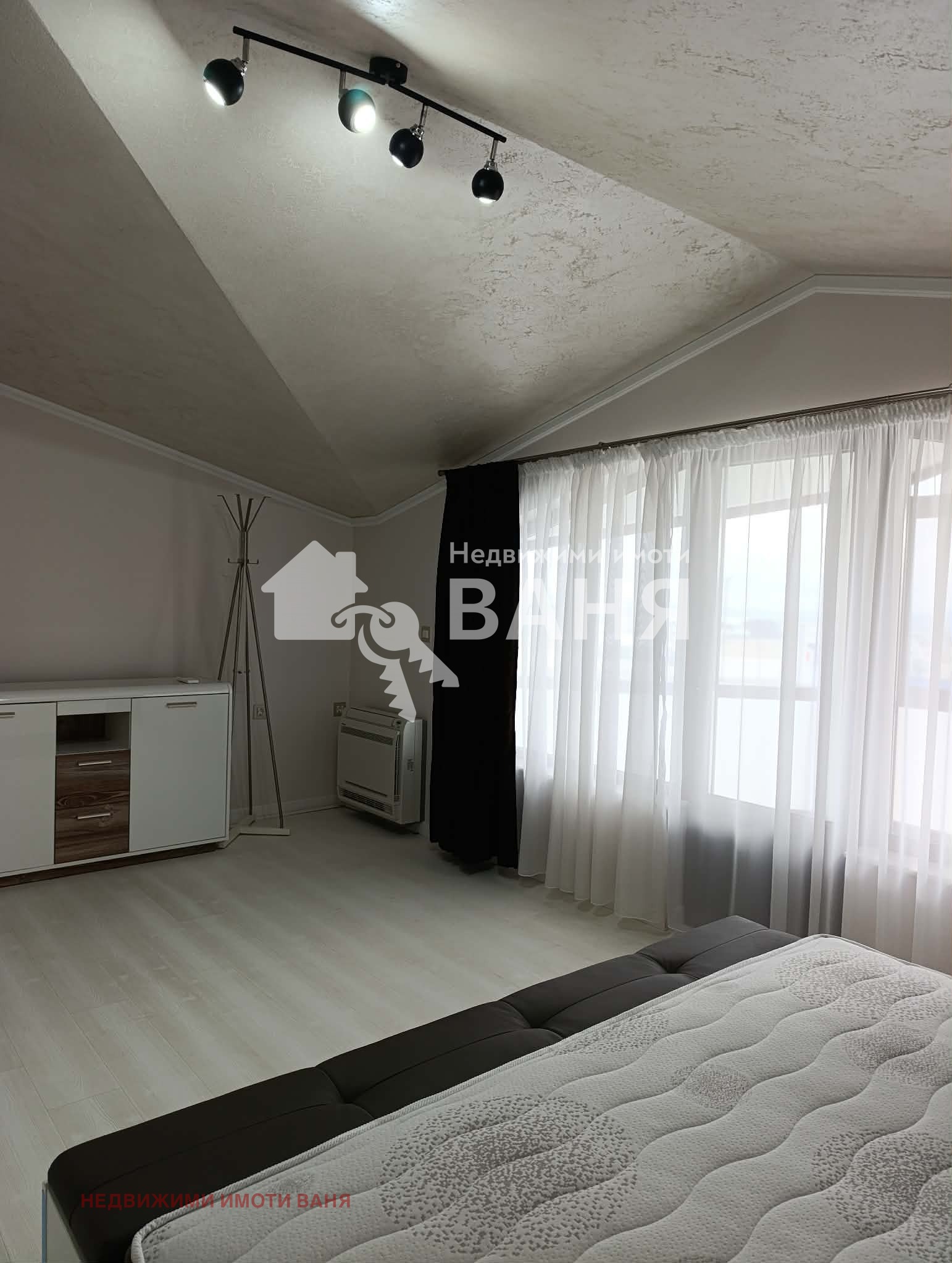 Дава под наем КЪЩА, гр. Карлово, област Пловдив, снимка 13 - Къщи - 53989788