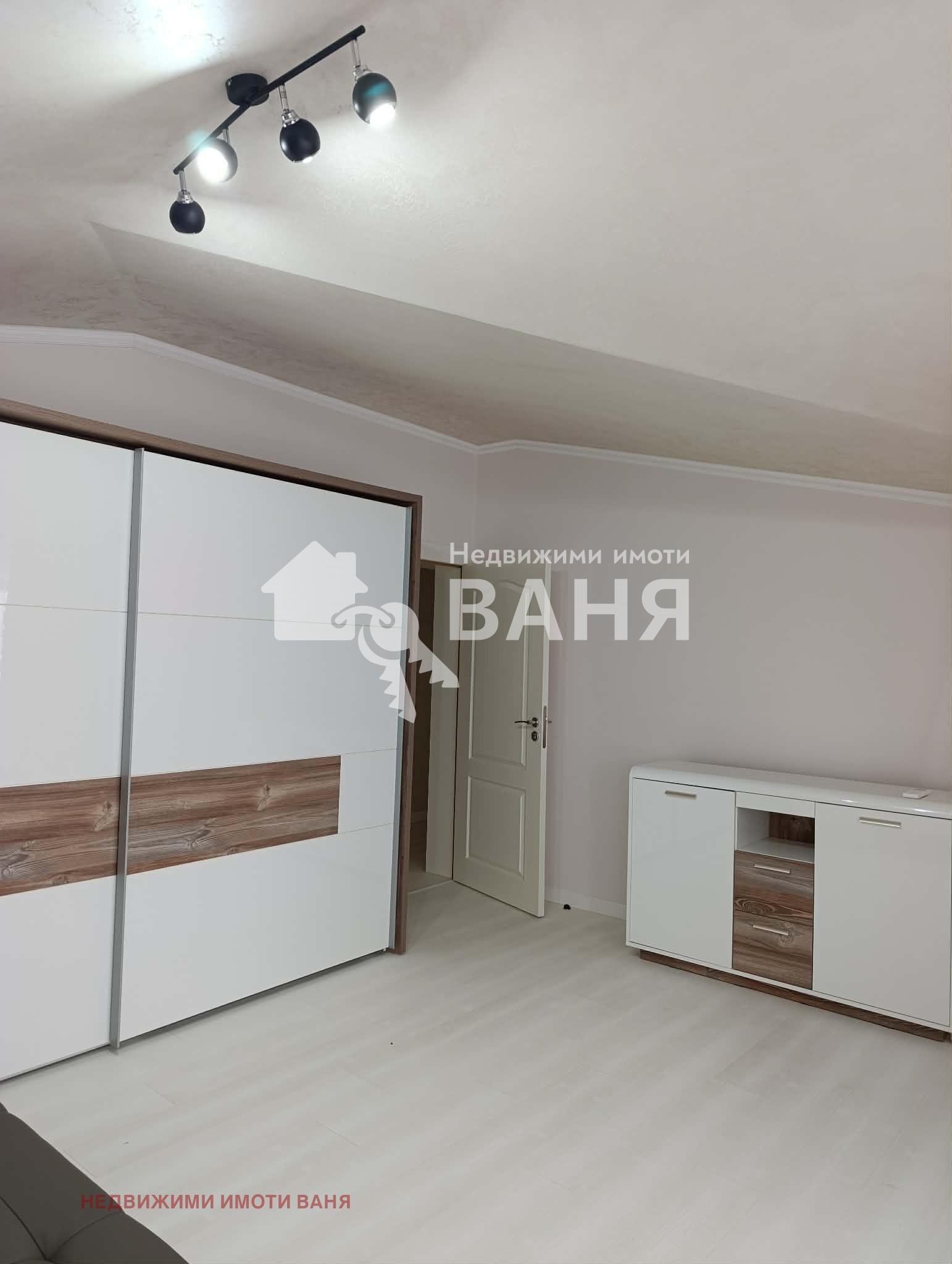 Дава под наем КЪЩА, гр. Карлово, област Пловдив, снимка 15 - Къщи - 53989788