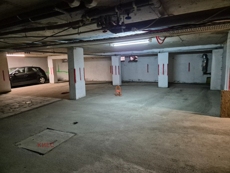 Дава под нем  Гараж, паркомясто, град София, Белите брези •  150 EUR • ID 31710691 — holmes.bg - [1] 