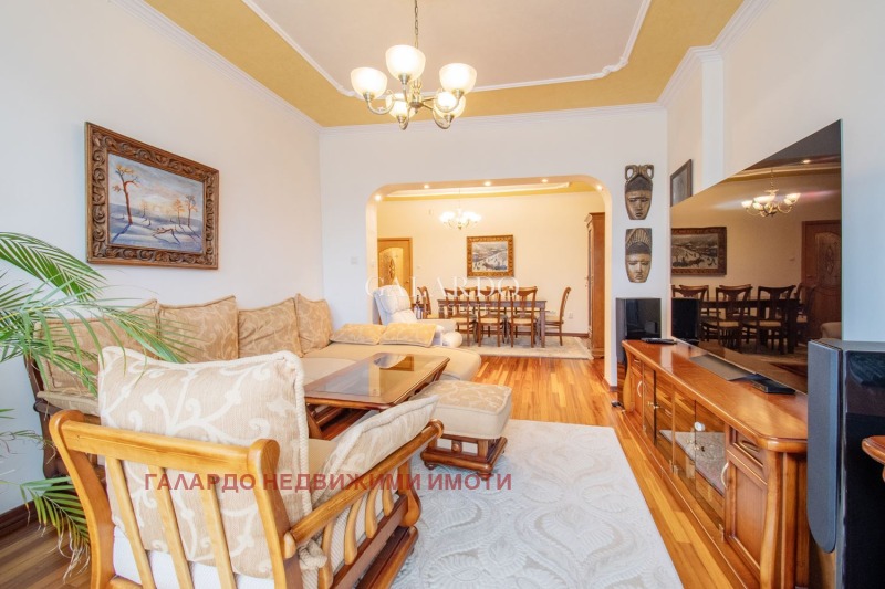 Дава под нем  3-стаен, град София, Център • 1 200 EUR • ID 45354891 — holmes.bg - [1] 