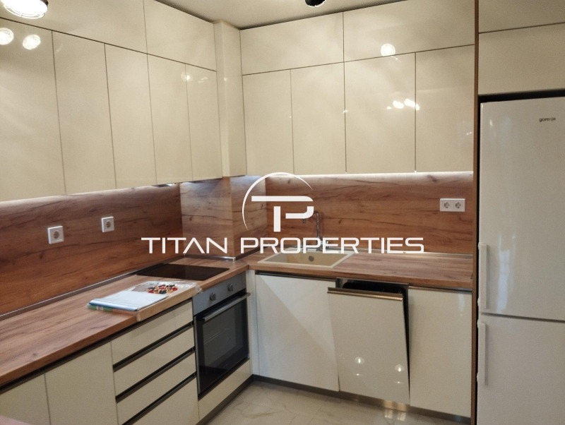Дава под нем  3-стаен, град Пловдив, Кършияка •  550 EUR • ID 51381578 — holmes.bg - [1] 