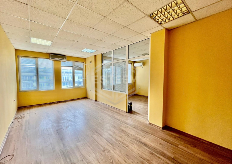 Дава под Наем ОФИС в град Русе, Широк център - 42 кв.м / 250 € » 488.96 лв., ЕСТИЙМ ПРОПЪРТИС