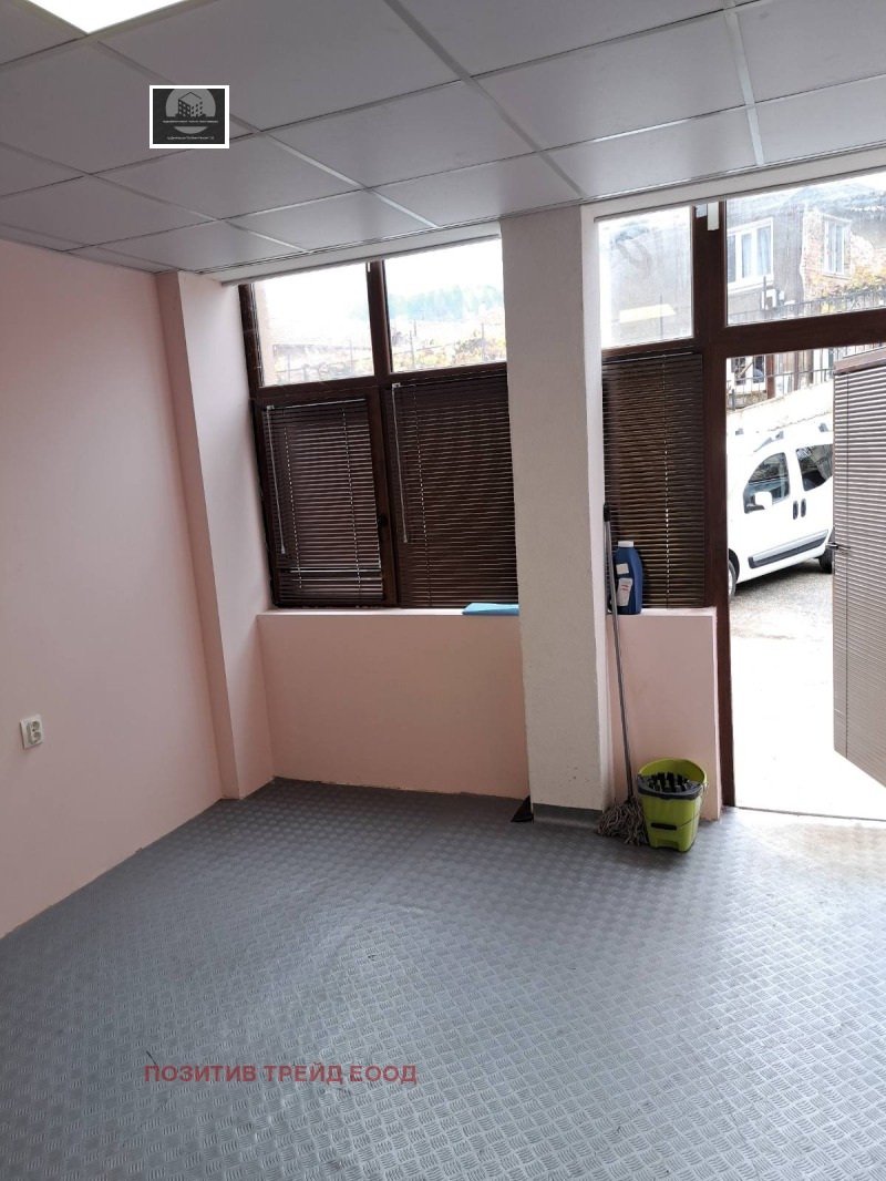 Дава под наем МАГАЗИН, гр. Дупница, област Кюстендил, снимка 2 - Магазини - 52470178