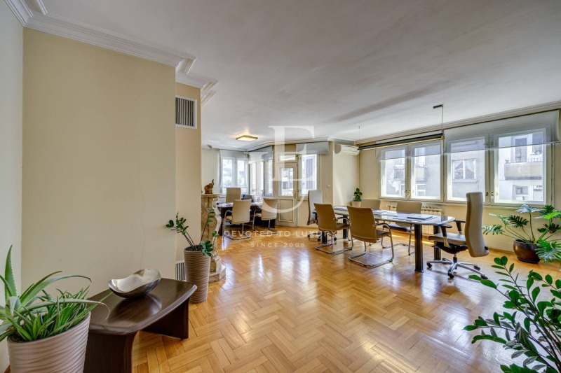 Zu vermieten  3+ Schlafzimmer Sofia , Zentar , 200 qm | 32175145
