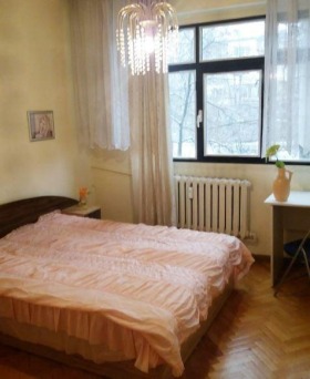 1 quarto Iztok, Sofia 1