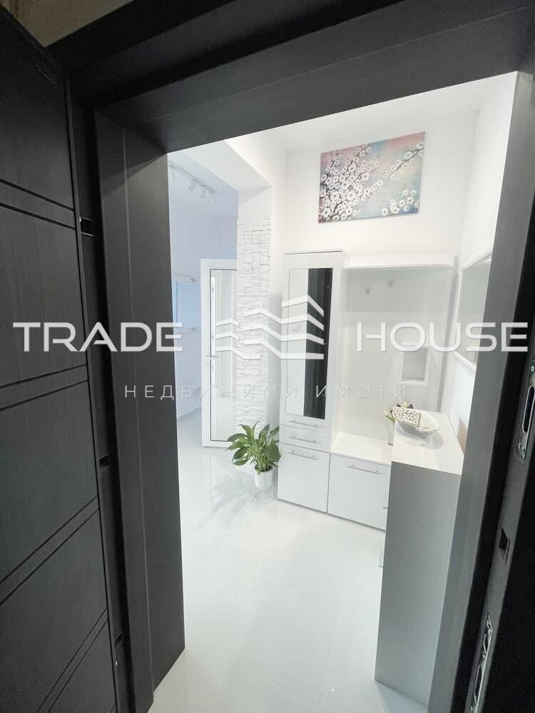 Дава под нем  4-стаен, град Пловдив, Център •  500 EUR • ID 58790124 — holmes.bg - [1] 