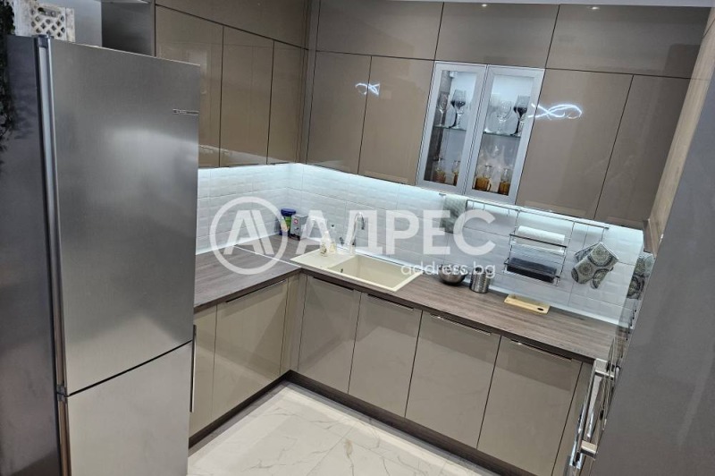 Издаје се  2 спаваће собе Софија , Центар , 127 м2 | 21907917 - слика [4]