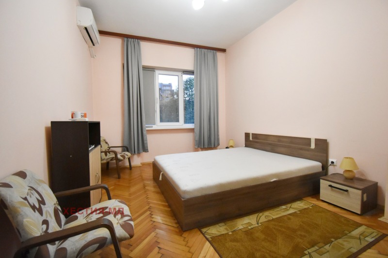 Zu vermieten  1 Schlafzimmer Sofia , Zentar , 70 qm | 86252543 - Bild [8]