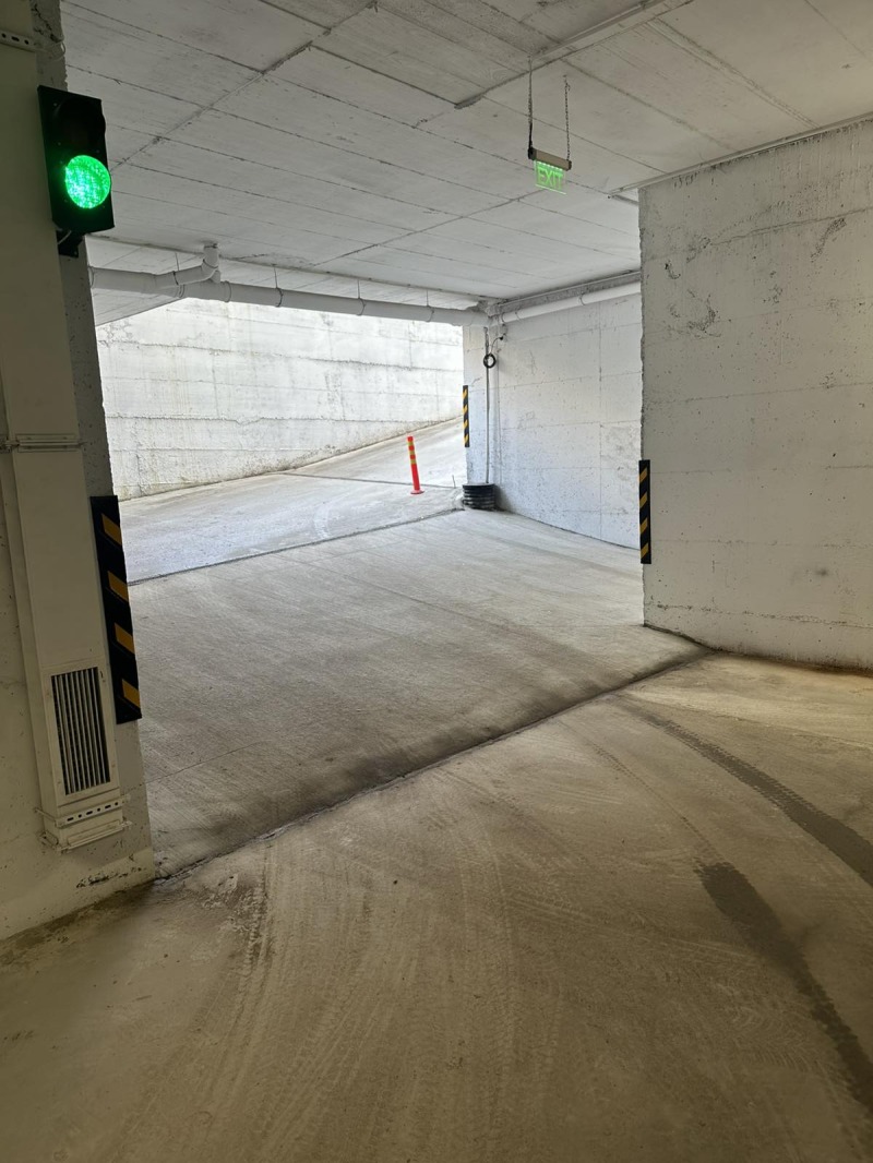 Дава под наем ГАРАЖ, ПАРКОМЯСТО, гр. Пловдив, Тракия, снимка 5 - Гаражи и паркоместа - 53416177