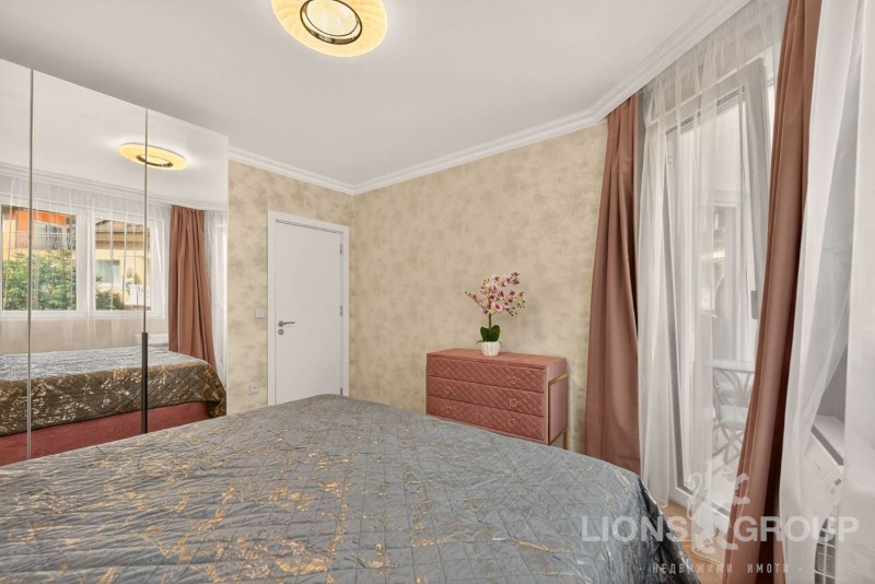 Издаје се  2 спаваће собе Варна , Центар , 100 м2 | 57525942 - слика [13]