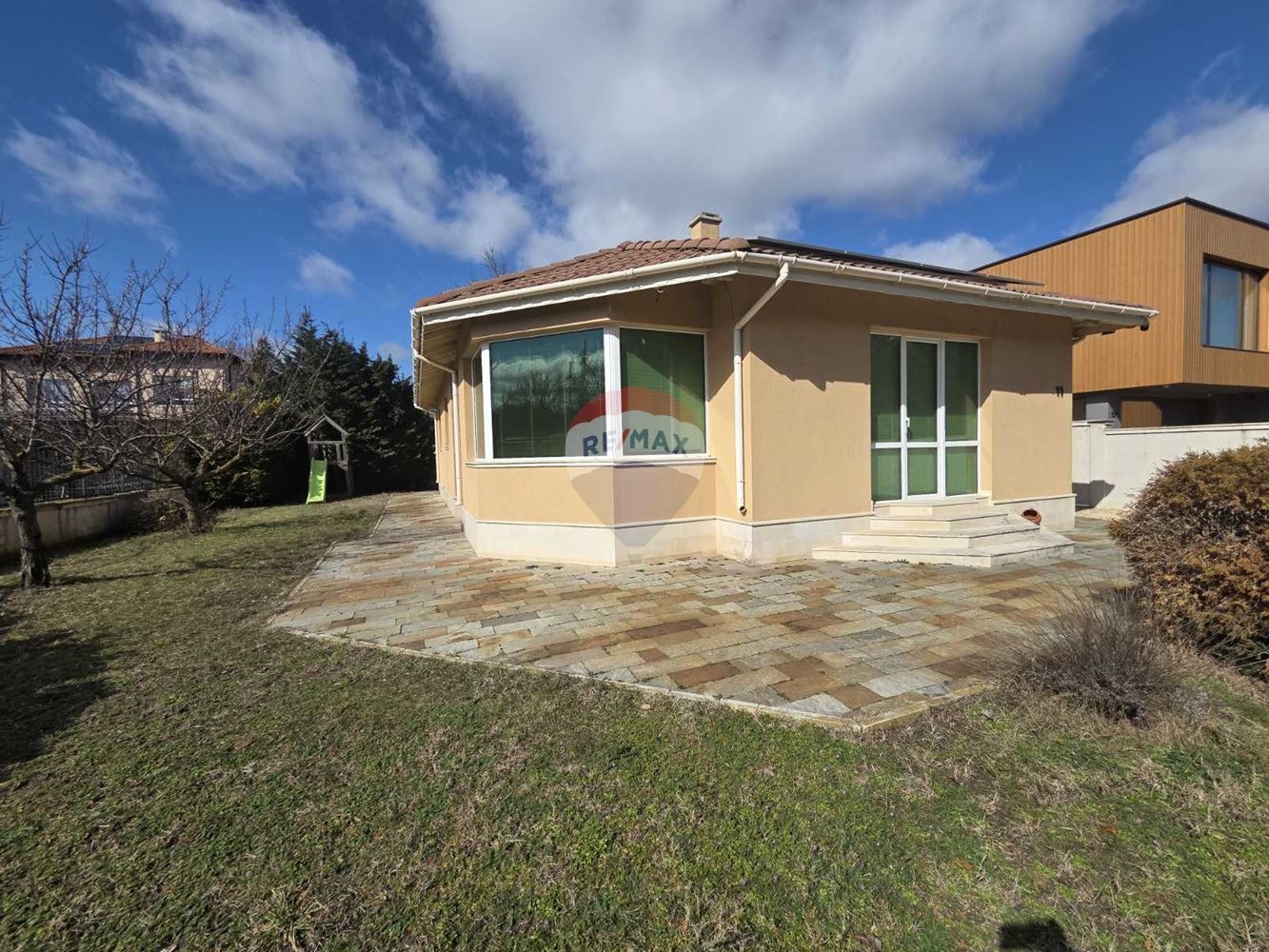 Дава под наем КЪЩА, гр. Варна, м-т Телевизионна кула, снимка 15 - Къщи - 53705966